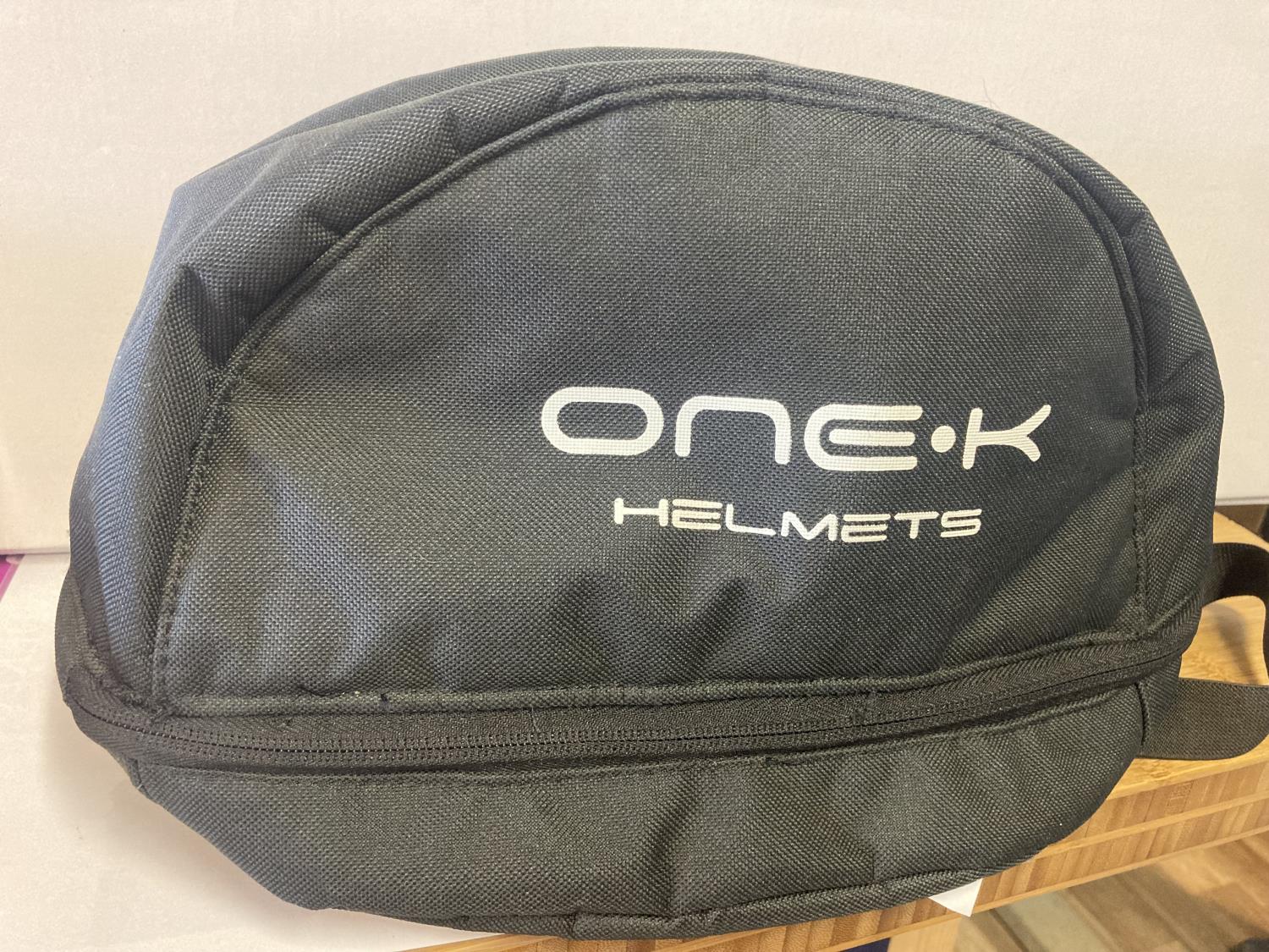 OneK hjelmbag